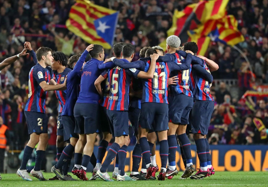 جشن بازیکنان بارسلونا بعد از برد در ال‌کلاسیکو