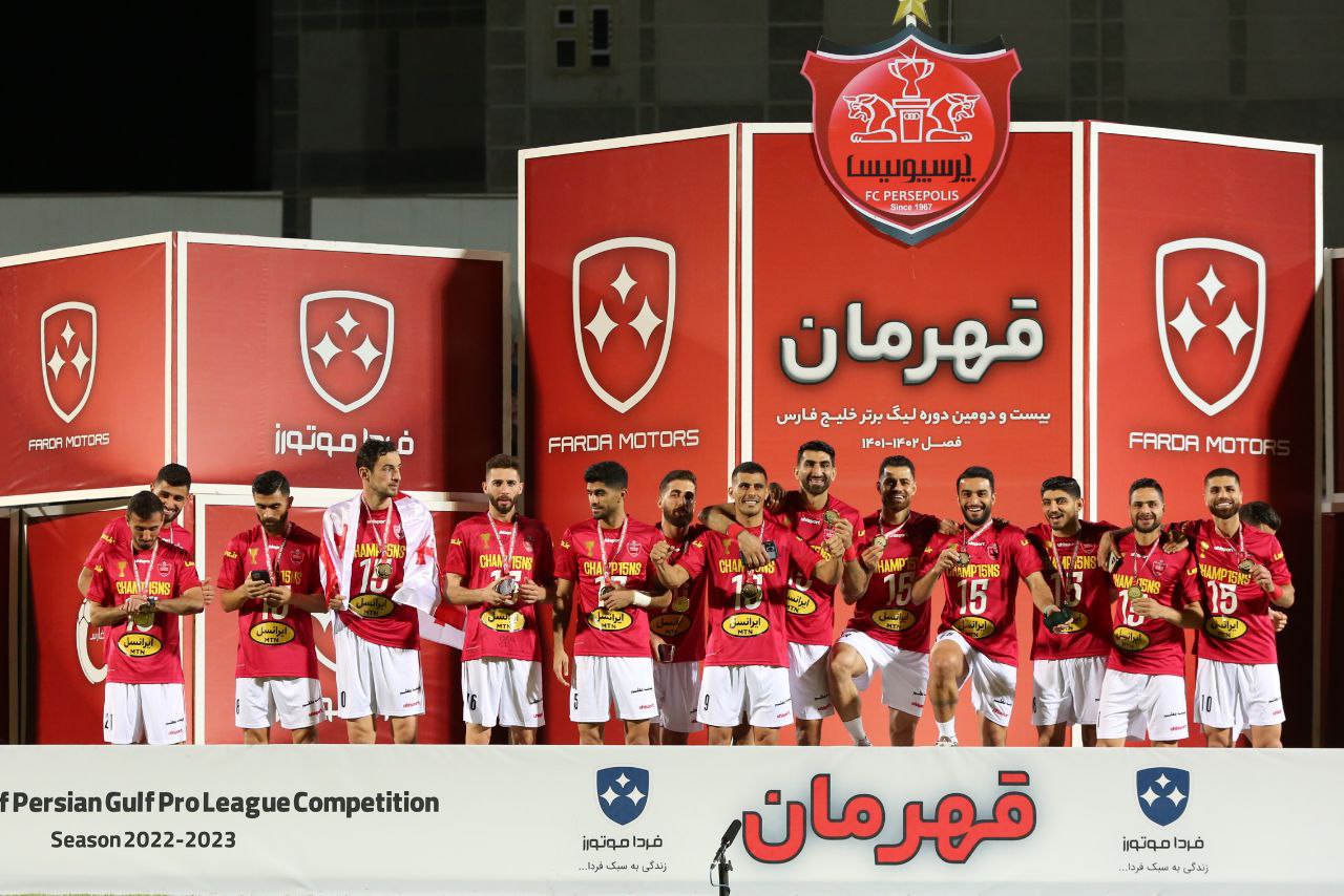 برای اولین بار در تاریخ؛ پرسپولیس روز چهارشنبه 3 جام را بالای سر می برد