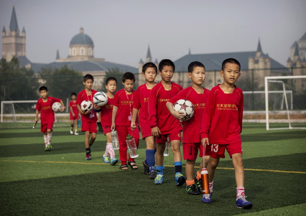 کودکان چینی و فوتبال